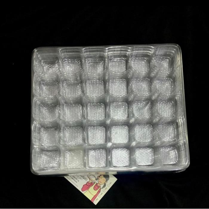 MIKA SEKAT NASTAR/BROWNIES UK 18X22X2.5CM PER 10 LEMBAR