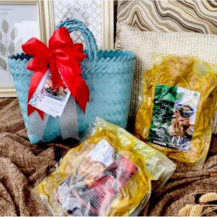 Hampers isi Ayam Kampung dan Bebek Ungkep by Pawon Ayu