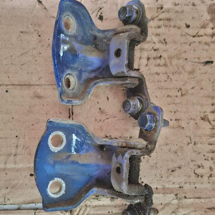 engsel pintu dudukan pintu belakang kiri hyundai accent hyundai bimantara cakra