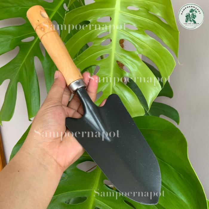 SEKOP TAMAN BESAR UNTUK BERKEBUN DAN GALI TANAH - SEKOP BESAR