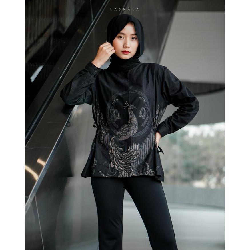 Laskala Woman - Turangga Blouse Serut Batik Hitam Lengan Panjang