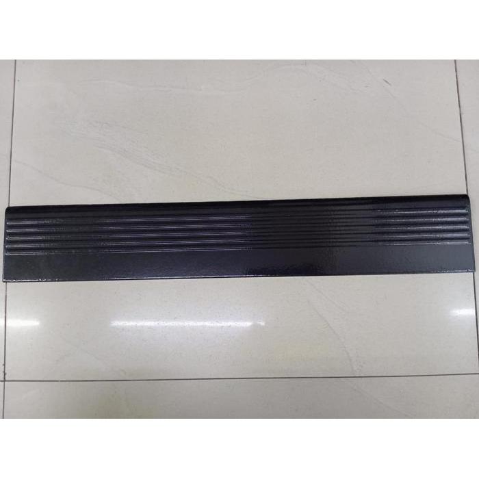 SINGRESS 60130 STEPNOSING / ANTI SLIP TANGGA GRANITE / KERAMIK HITAM POLOS