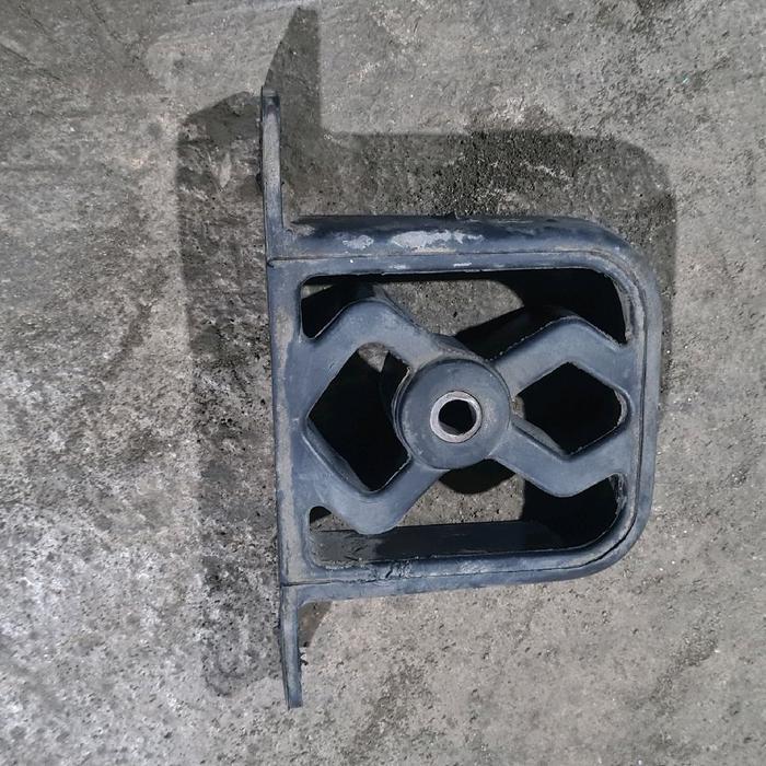 Gantungan bracket knalpot belakang bmw e36