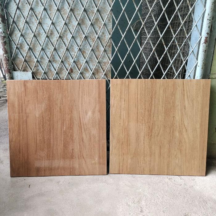 keramik 60x60 motif serat kayu(glossy) / keramik lantai/ keramik dinding/ keramik morif kayu glossy