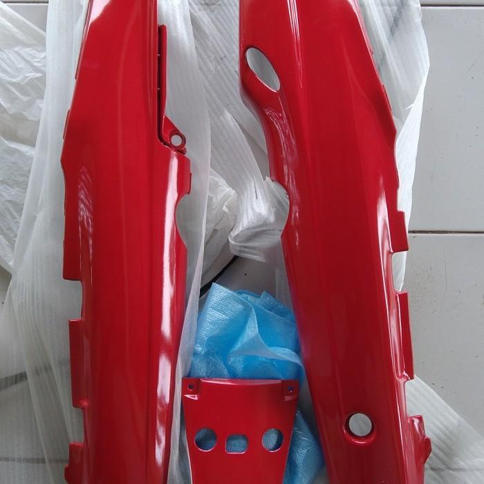 body belakang yamaha fizr merah.