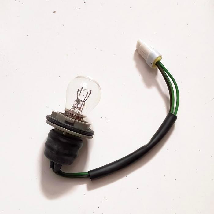 FITTING / SOKET LAMPU SEIN DEPAN ISUZU PANTHER KOTAK / PICKUP - BOHLAM PUTIH