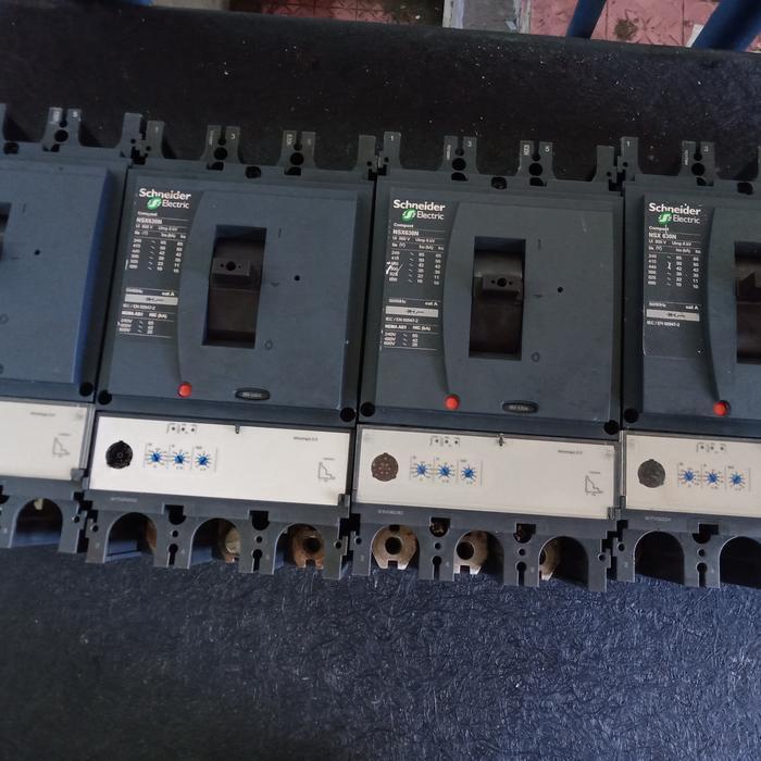 MCCB NSX630N SCHNEIDER/NSX 630 amper 3 pull original