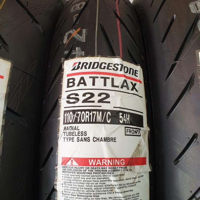 Ban Battlax S22 110 70 Ring 17 Ban Bridestones 110 70 Ring 17