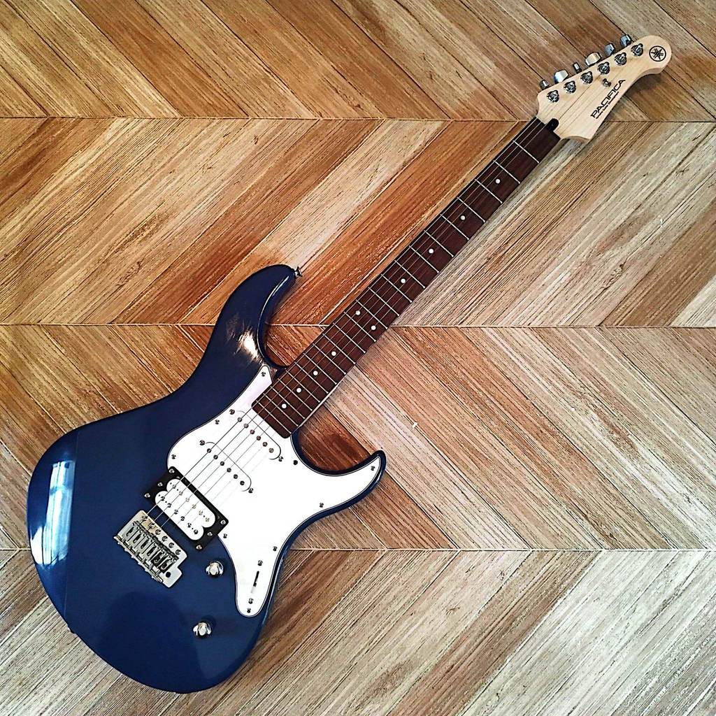 Yamaha Pacifica 112V Blue