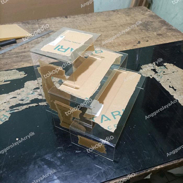 akrilik action figure rak lemari