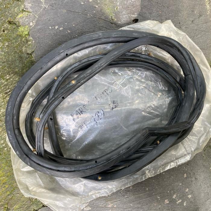 Karet Pintu Kanan Chevrolet Luv KBD 26 KBD26