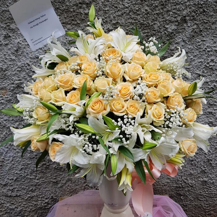 Table Flower TF008 Bunga Meja Bunga Cantik Pilihan Bunga Luas Tulip Mawar Lili Warna Sesuai