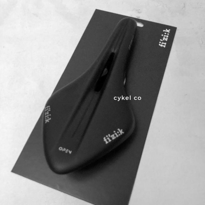 Fizik Arione R5 Open Black Regular Saddle
