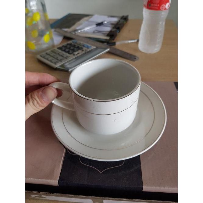 Nespreso - Gelas Keramik Plus Piring Lis Emas/ Gelas Set Keramik