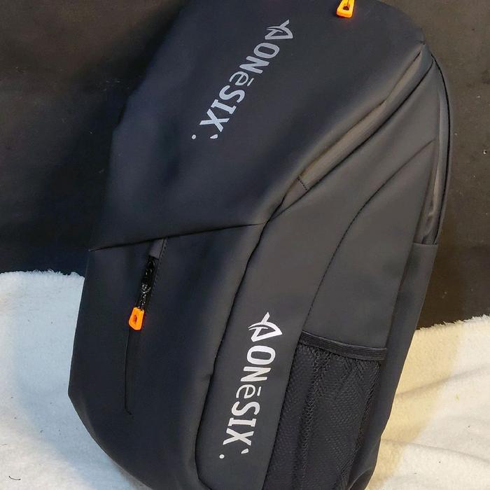 Tas Ransel Badminton Waterproof Hitam_ Tas Raket Mewah_Tas Ransel Badminton Oryginal Onesix_Tas