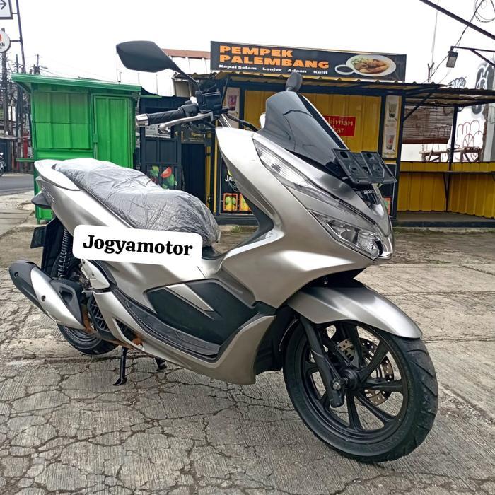 Honda PCX 150 silver th 2019 motor bekas berkualitas