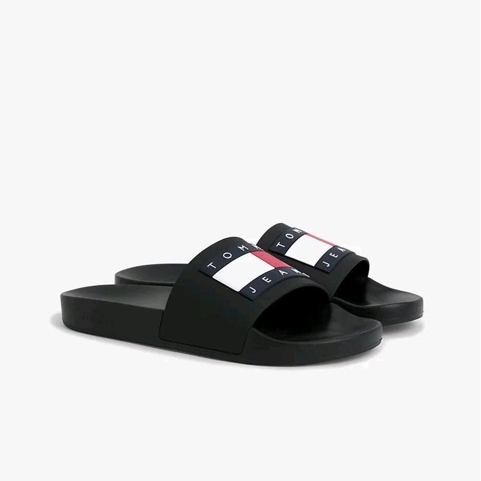 Premium Tommy Jeans Essential Flag Badge Pool Slides Sandal Proia - Black Terlaris