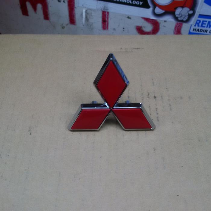 Emblem Logo Mitsubishi Tiga Berlian