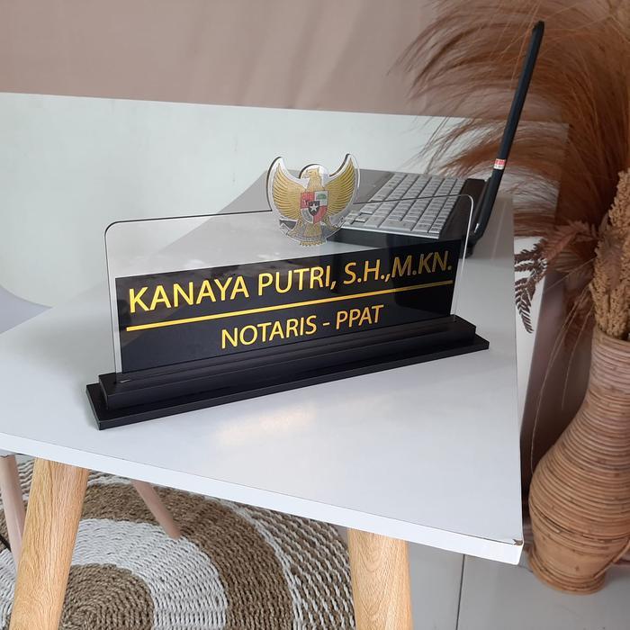 Papan Nama Meja Kerja Akrilik Papan Nama Meja Kantor Kayu