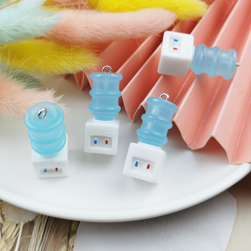 10 Buah Dispenser Air Mini Jimat Resin Bentuk Air Mineral Temuan Perhiasan untuk Dewasa DIY Pembuata
