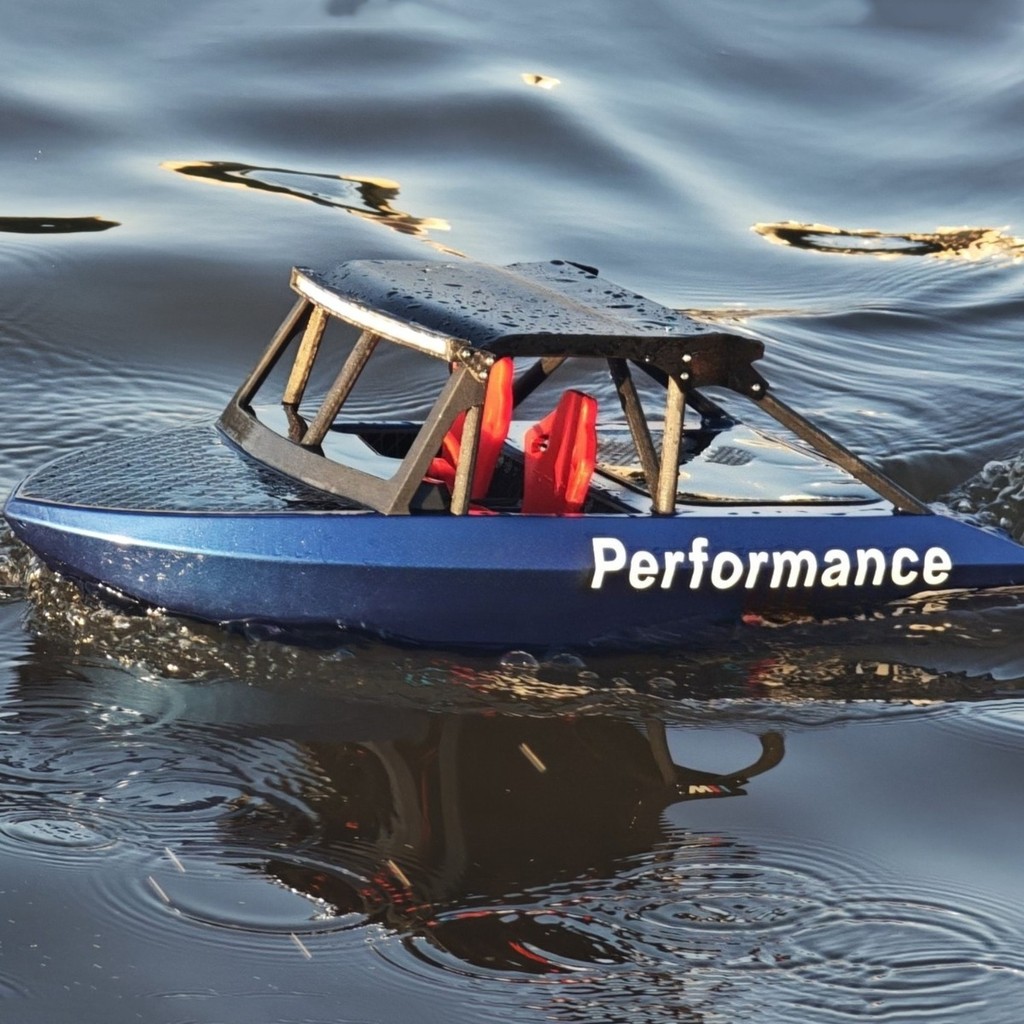 1/6 RC Boat 58.4cm Simulated Jet Pump Remote Control Ships Equipped with Aluminum Alloy Blades RC