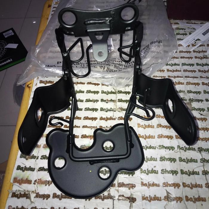 Braket Bracket Breket Dudukan Lampu W175Tr W175 Tr W 175 Tr Original Kawasaki