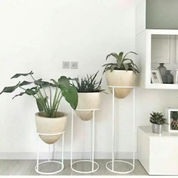 Serasiinspace Pot Bunga Besi / 1 Set Isi 3 Standing Pot Besi, Dudukan Pot Besi, Rak Pot Bunga Kaki 3