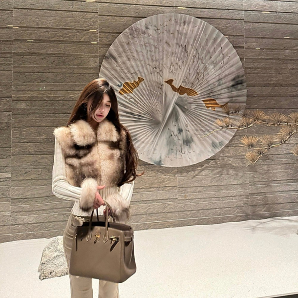 Knitwear Designer Knitted Sweater Women Spring Long Sleeve Cuddly Faux Fur Sweater Crop Cardigan