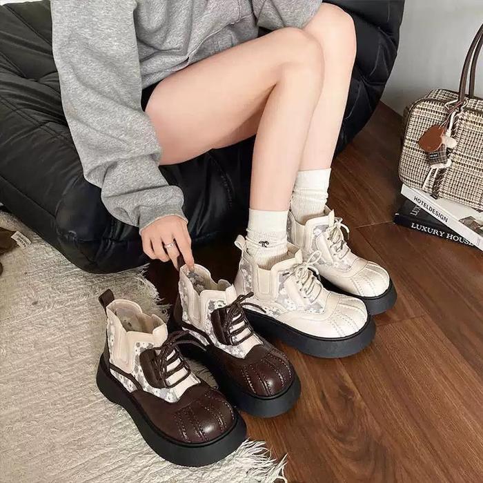 Aerostreet - Avanceid Chanyeol Boots Sepatu Sneakers Wanita Docmart Putih Hitam