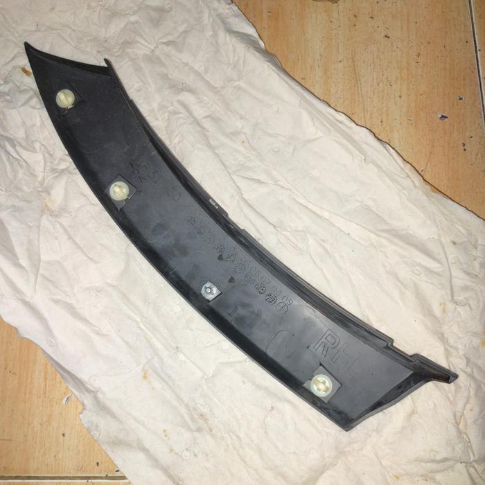 Ford Genuine Parts Spoiler sparkboard belakang Kanan Ford Escape