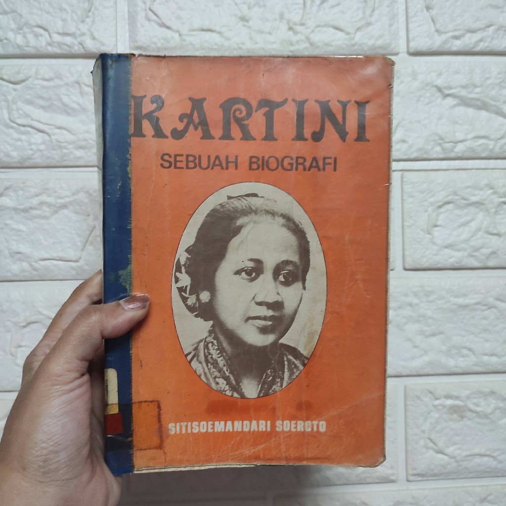 Sitisoemandari Soeroto: Kartini Sebuah Biografi