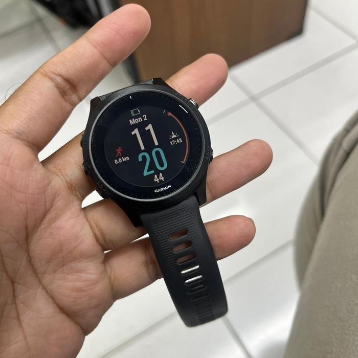 PRELOVED GARMIN FR 945 black