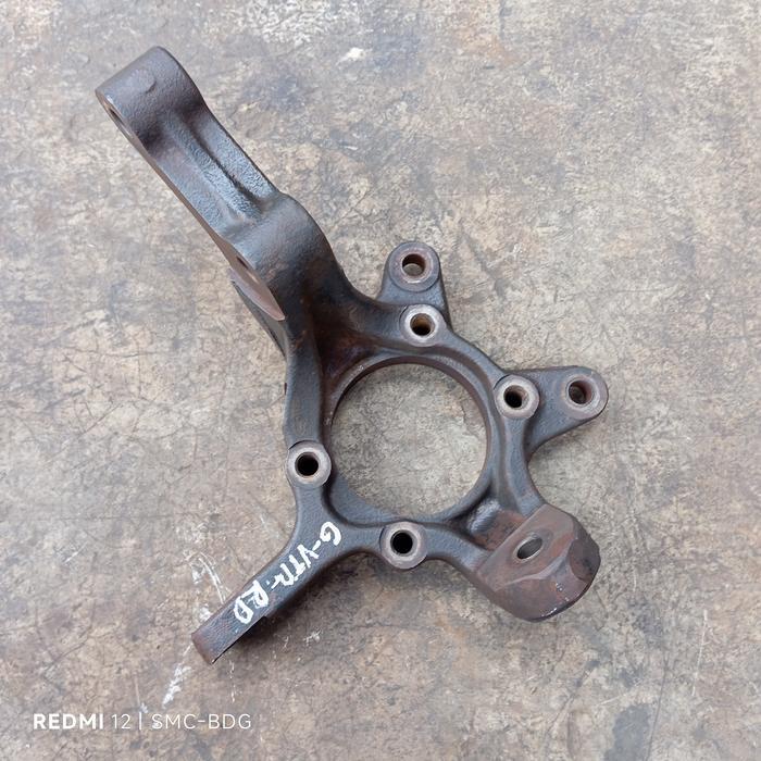 Knuckle knakel roda depan Suzuki grand Vitara asli copotan