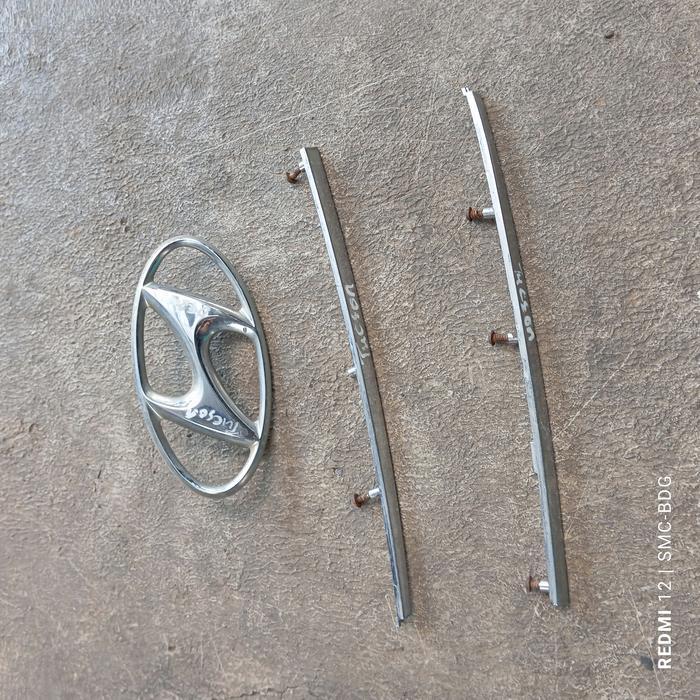 emblem logo plus list lis chrome grill depan hyundai Tucson gen 1