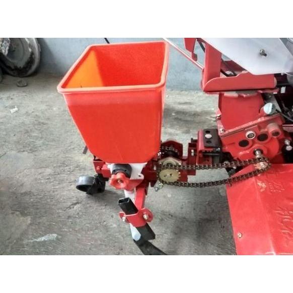 READY MESIN ALAT TANAM JAGUNG KEDELAI KACANG SORGUM BIJI DAN PEMUPUK DITARIK