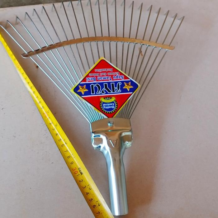 sapu taman besi/sapu garuk/sapu daun kering