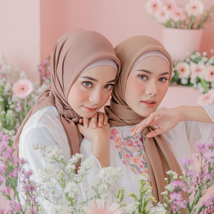 Rifanyhijab Bella Square Premium Wanita Muslim Jilbab Empat Pollycotton Plain Square