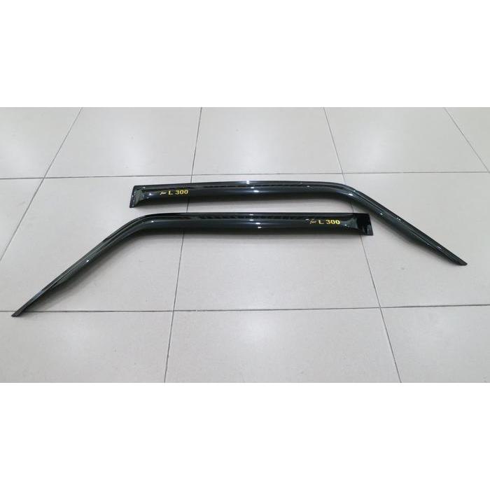 Talang Air Mitsubishi L 300 Pick Up Hitam Silver