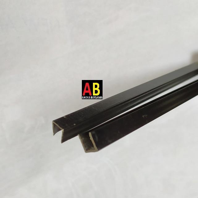 Lis U Aluminium 8Mm X 8Mm X 8Mm Black 119.5Cm