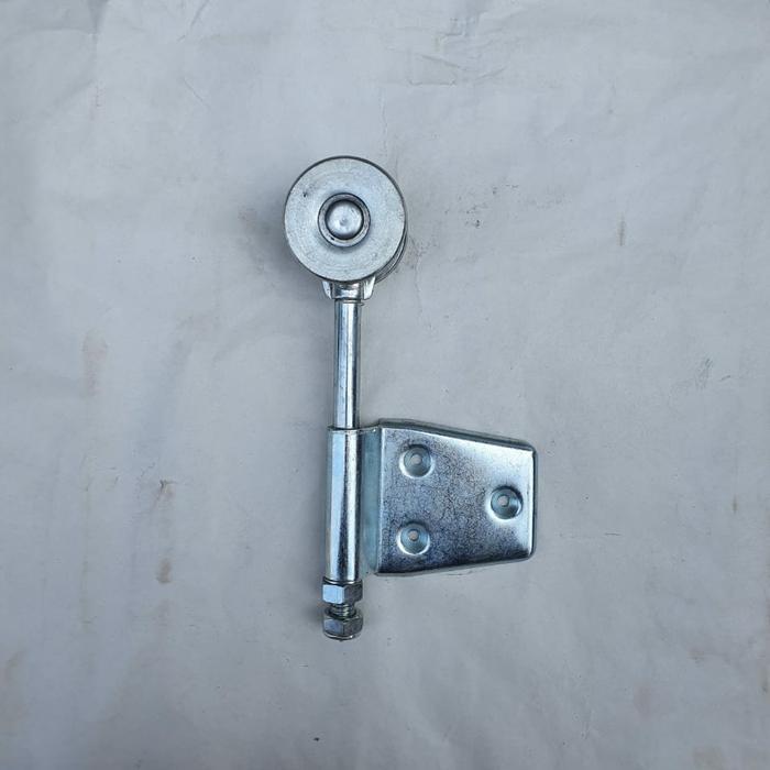 roda atas pinggir pintu garasi