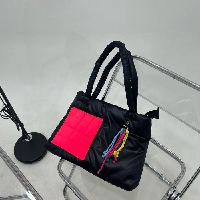 TOTEBAG MADDY WITH CHARM TAS BAHU TAS PUFFY BAHU TAS PUFFY BY ROETOE