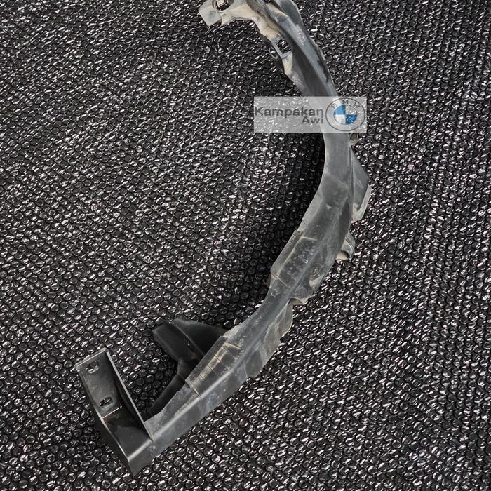 Headlamp breaket lampu kiri BMW E90 pre lci