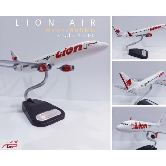 Replika Miniatur Pesawat Lion Air B737-800Ng