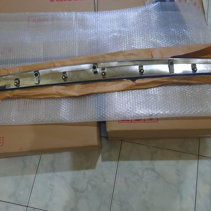 MOULDING LIST LIS KAP MESIN CHROME MOTOR CHROME ALPHARD VELLFIRE 2016 2017 2018 ORI PASSSS