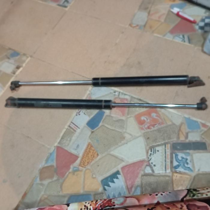 shock bagasi belakang hyundai trajet