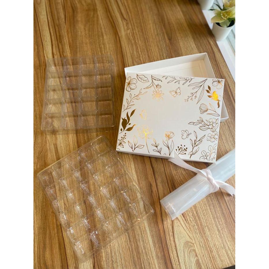 SB Holes Floral - Box kotak packaging dus sekat mika kue nastar