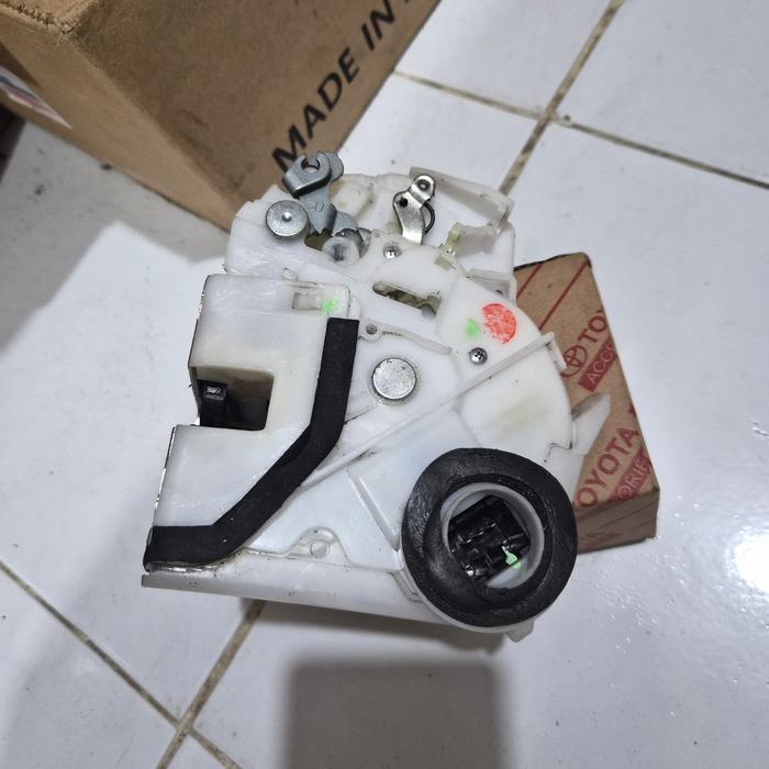 DOOR LOCK KUNCI PINTU DEPAN KANAN AVANZA XENIA CALYA SIGRA