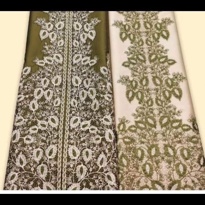 ABAYA motif daun daun di bahan taveta sutra.