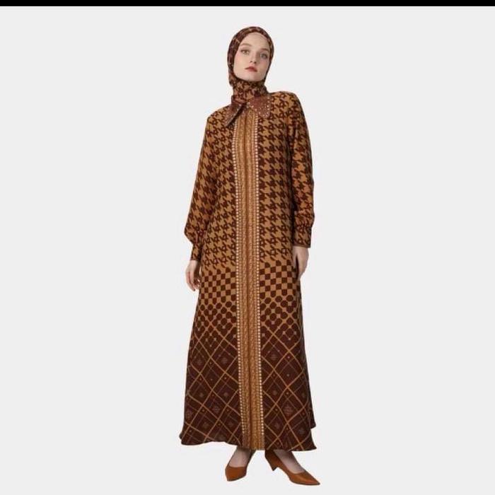 Abaya Hikmat Mewah Elegan Dengan Desain Batik Klasik Dan Warna Coklat Muda Untuk Tampilan Mewah Dan