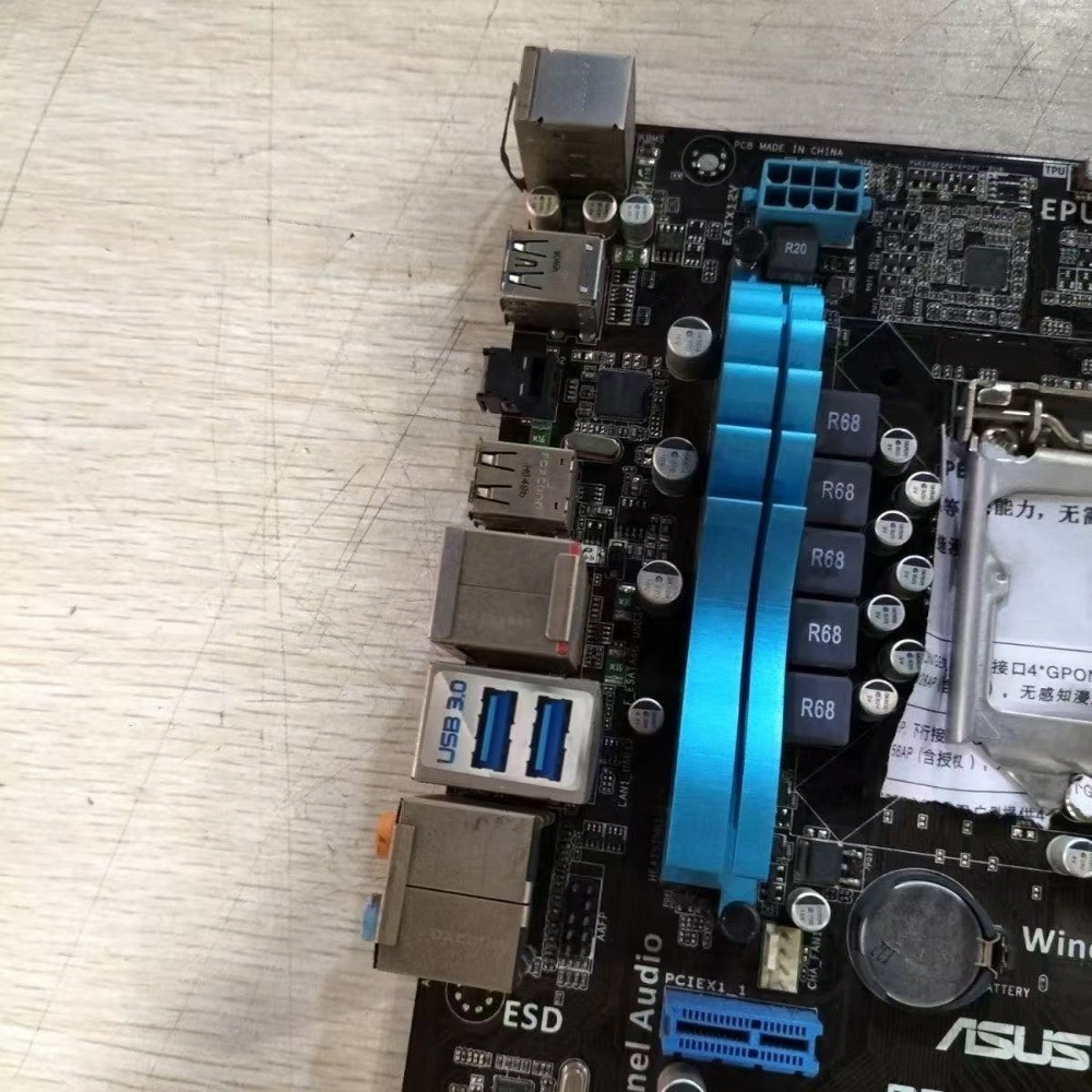 ASUS P8P67LE large board Intel 3/5/7 processor 1155 pin DDR3 memory ATX overclocking motherboard
